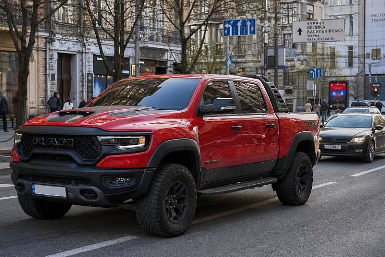 Авто на вулицях Києва: RAM 1500 TRX